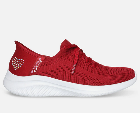 Punainen urheilullinen Skechers slip-ins lenkkari valkoisella pohjalla, sivukuva tavallisella taustalla