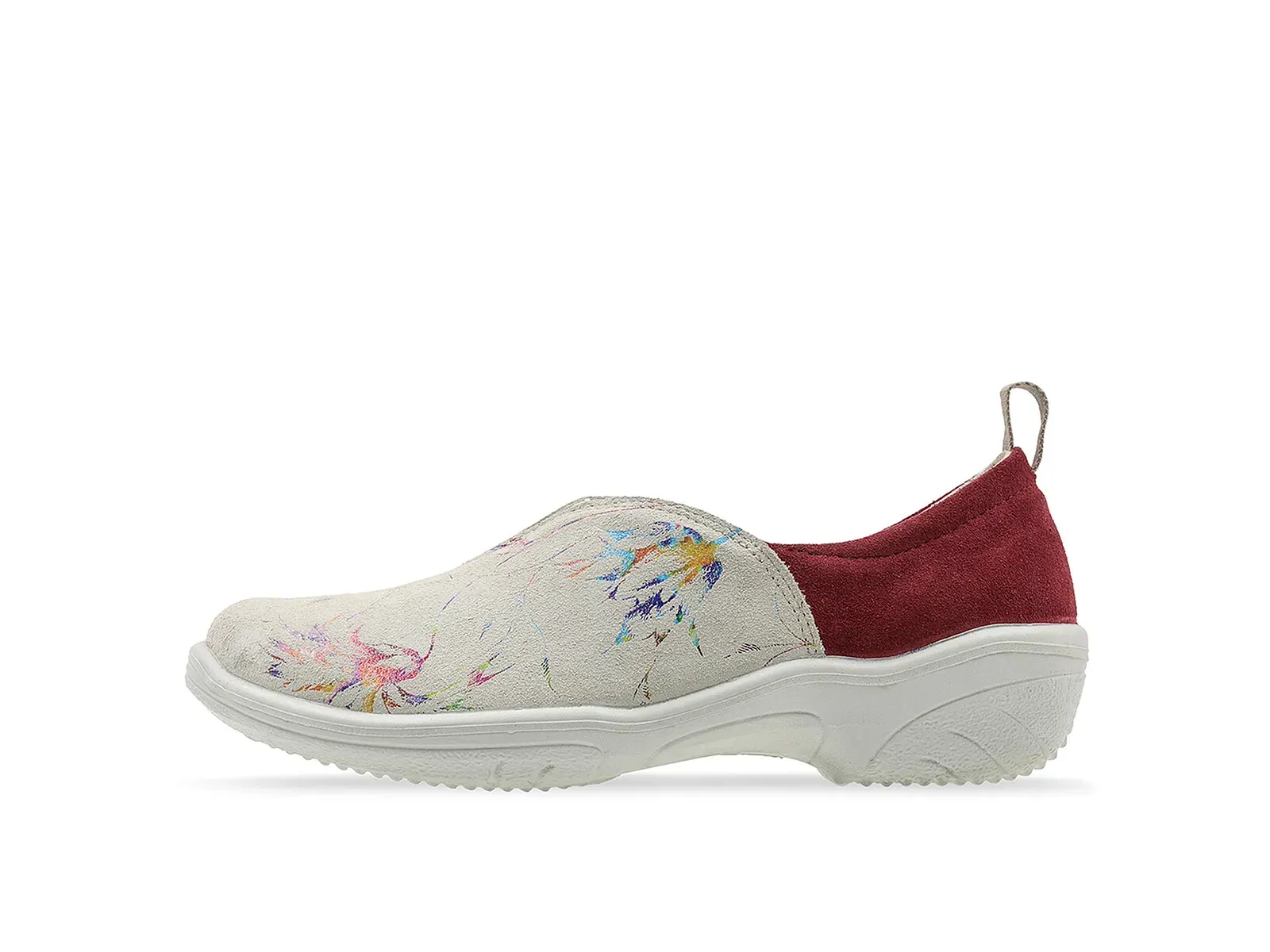 Sivukuva harmaasta ja viininpunaisesta slip-on-kävelykengästä, jossa on valkoinen pohja valkoisella taustalla