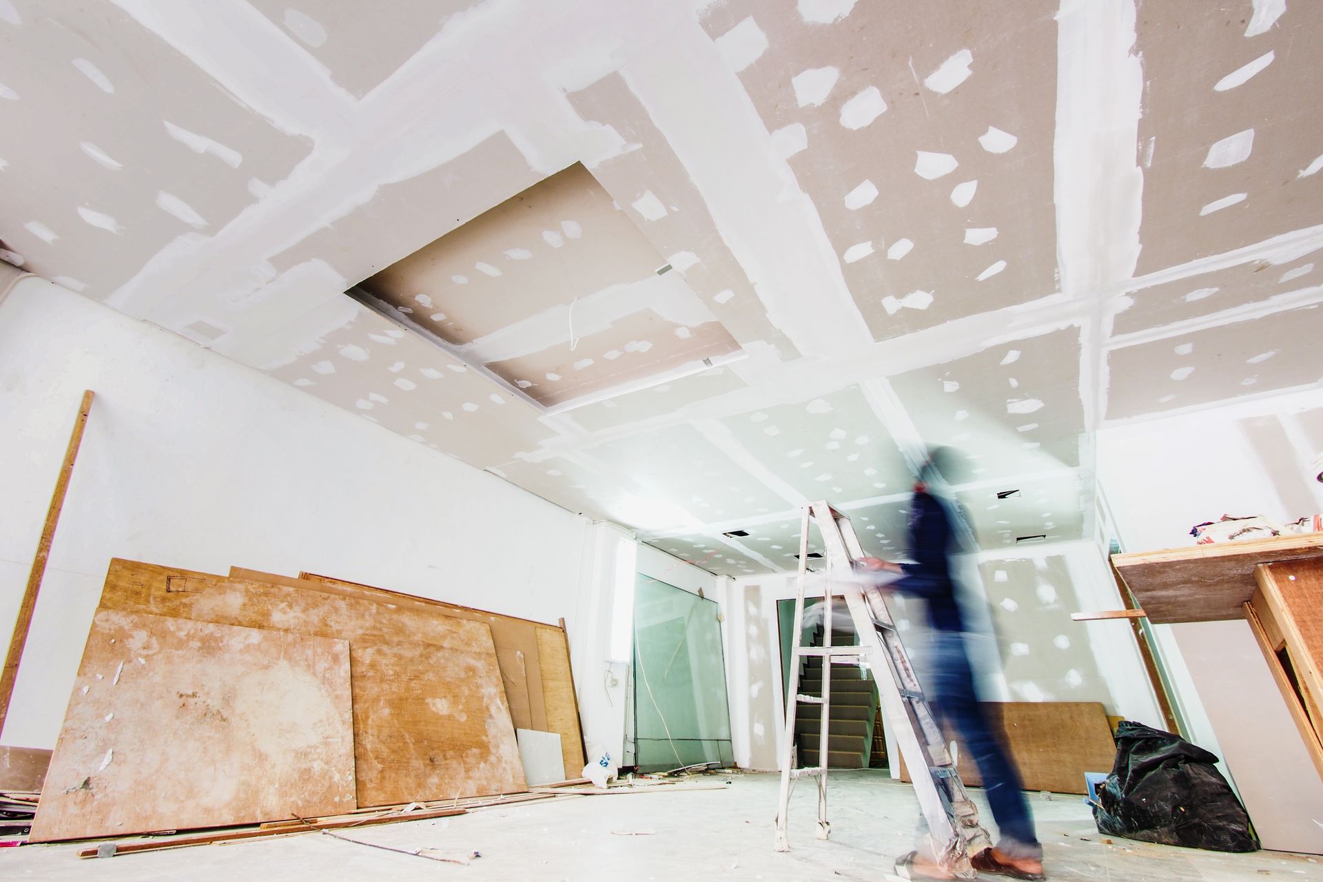 Rénovation d'un plafond en plaques de plâtre