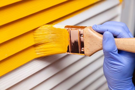 Application de peinture en pinceau