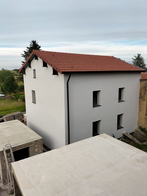 Maison rénovée avec toiture propre