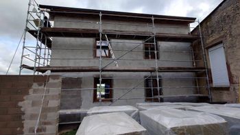 Échaffaudage sur une maison