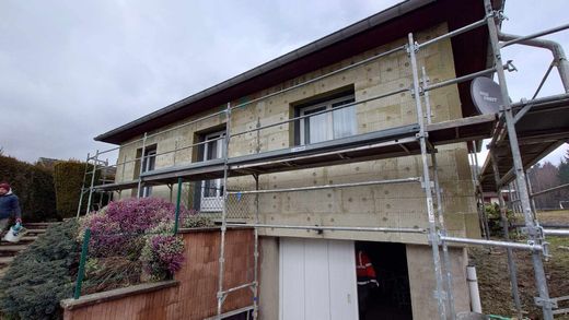 Maison durant les travaux d'isolation