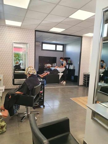 Au Salon D Laetitia A Dijon Salon De Coiffure Et Institut De Beaute