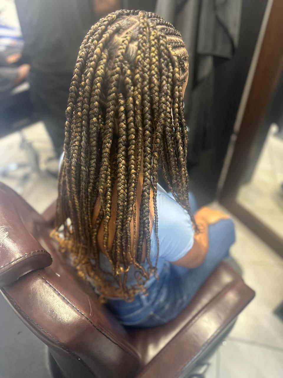 Tresses sur cheveux d'enfant