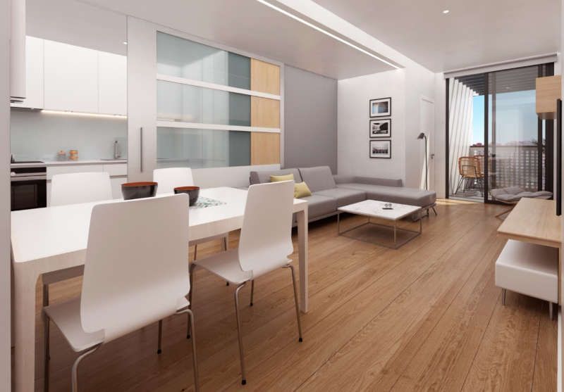 Una sala de estar con una mesa y sillas y un sofá.