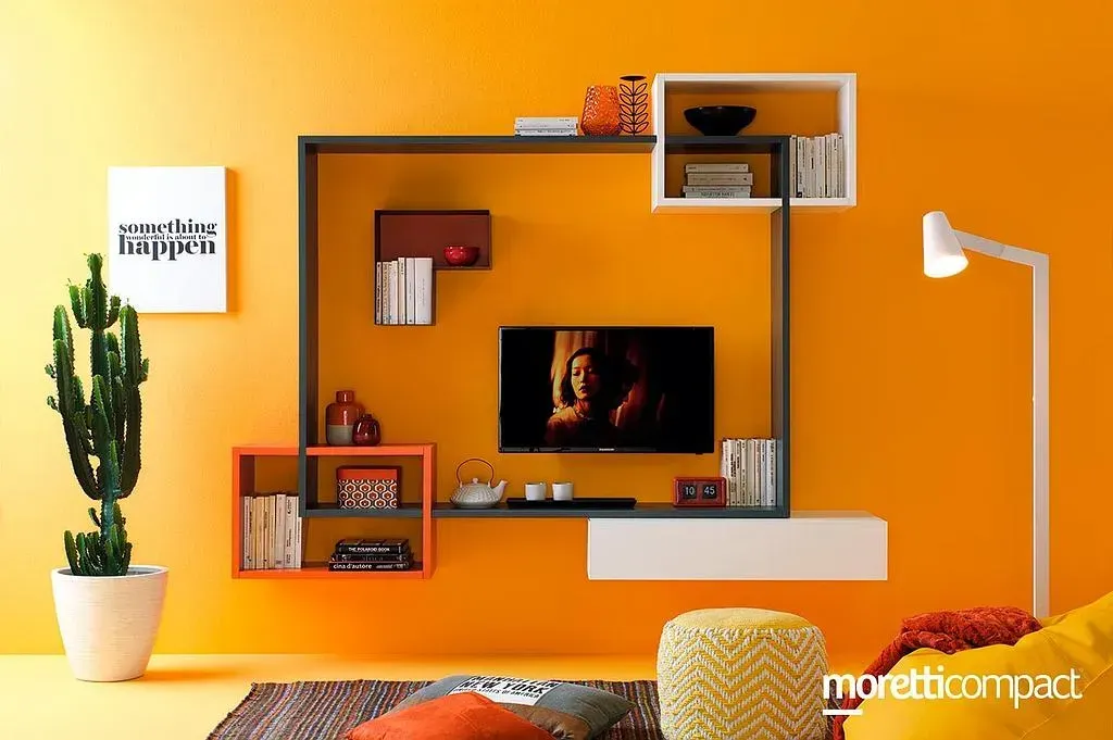 Agencement salon design noir et orange de la marque Moretti Compact modèle lv109