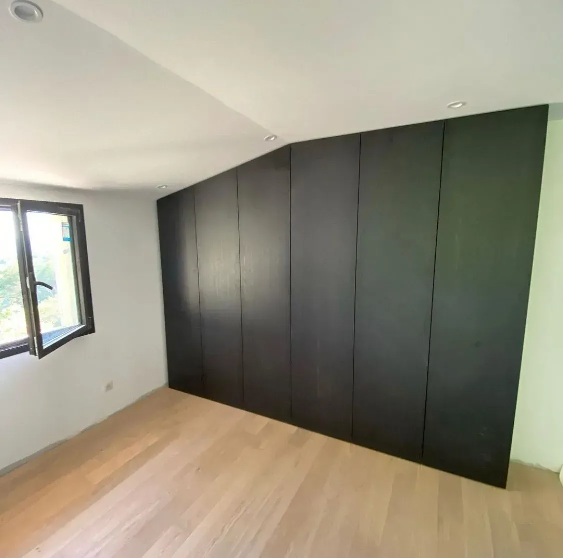 Dressing noir sous-pente