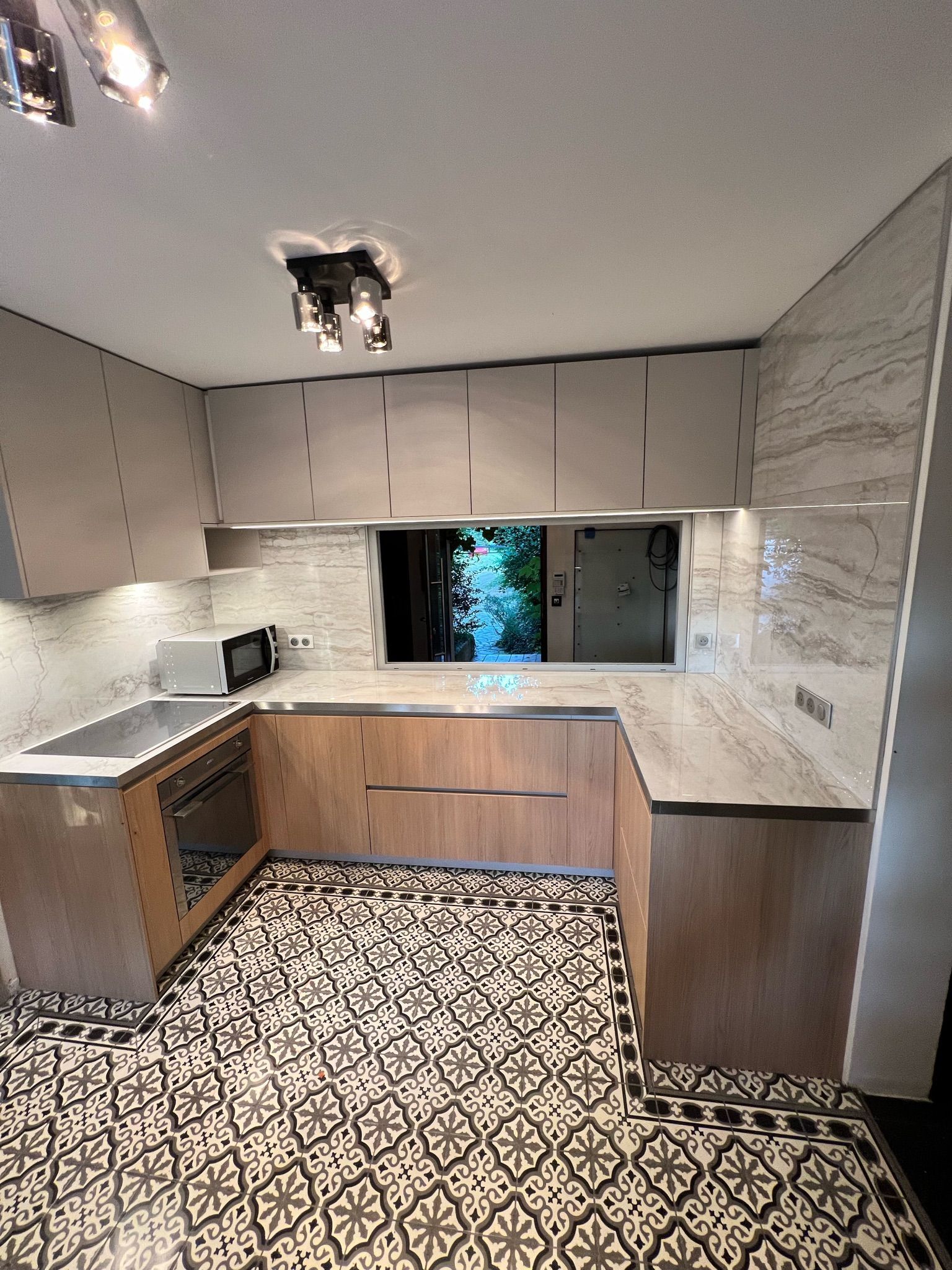 Cuisine en bois en forme de u