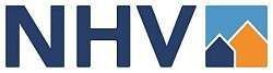 NHV-Logo mit marineblauen Buchstaben und einem blau-orangenen Haussymbol
