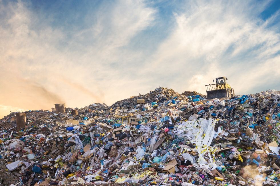 rifiuti in una discarica - Econs SA
