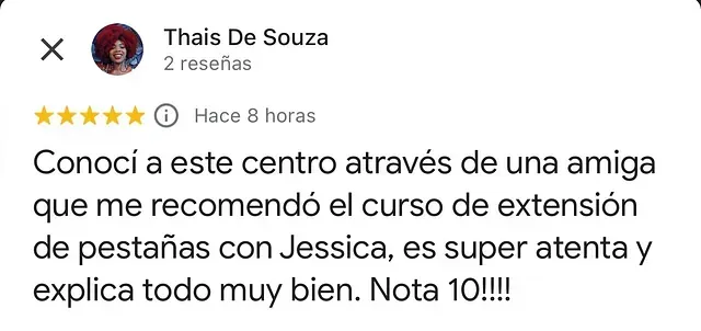 Una reseña de Thais de Souza está escrita en español.