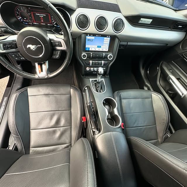 Habitacle propre avec sièges en cuir