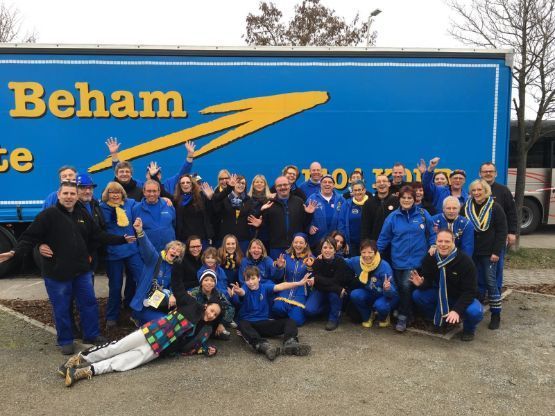 Team von Andreas Beham Transporte vor Lkw