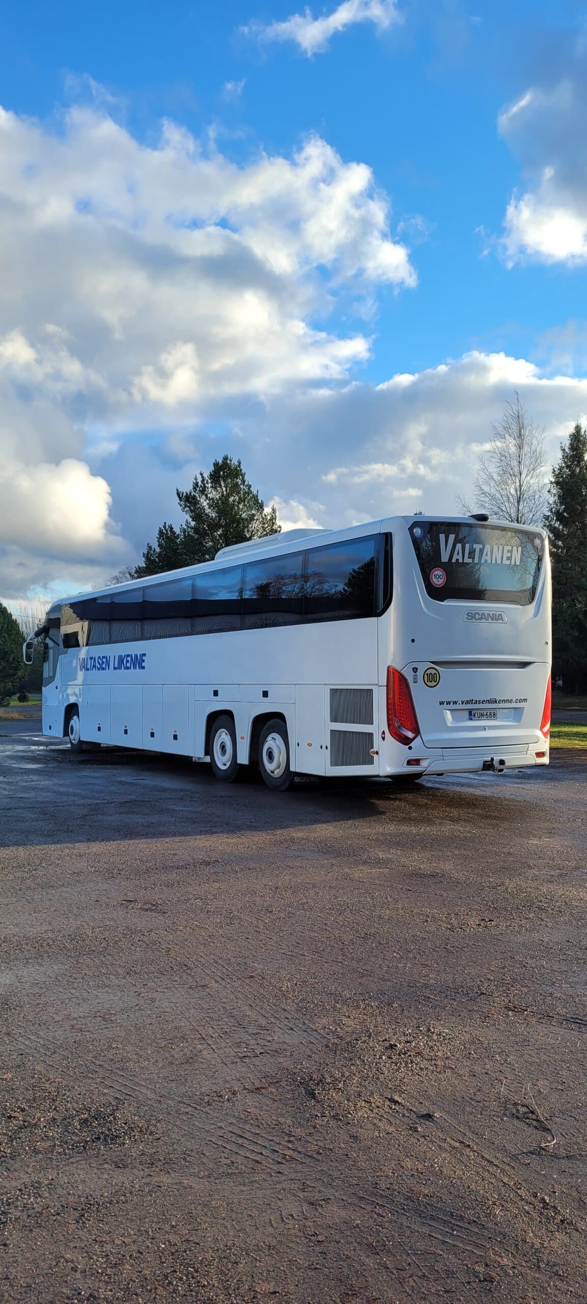 Comfort-luokan turistibussi valmiina reitille – Valtasen Liikenne