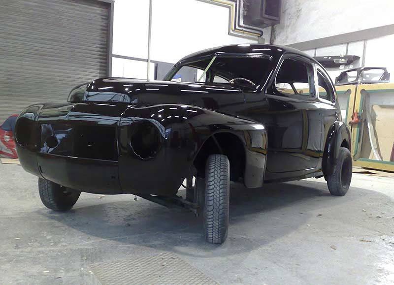 Lackierung eines Oldtimers in der Autolackiererei H. Rissewyck