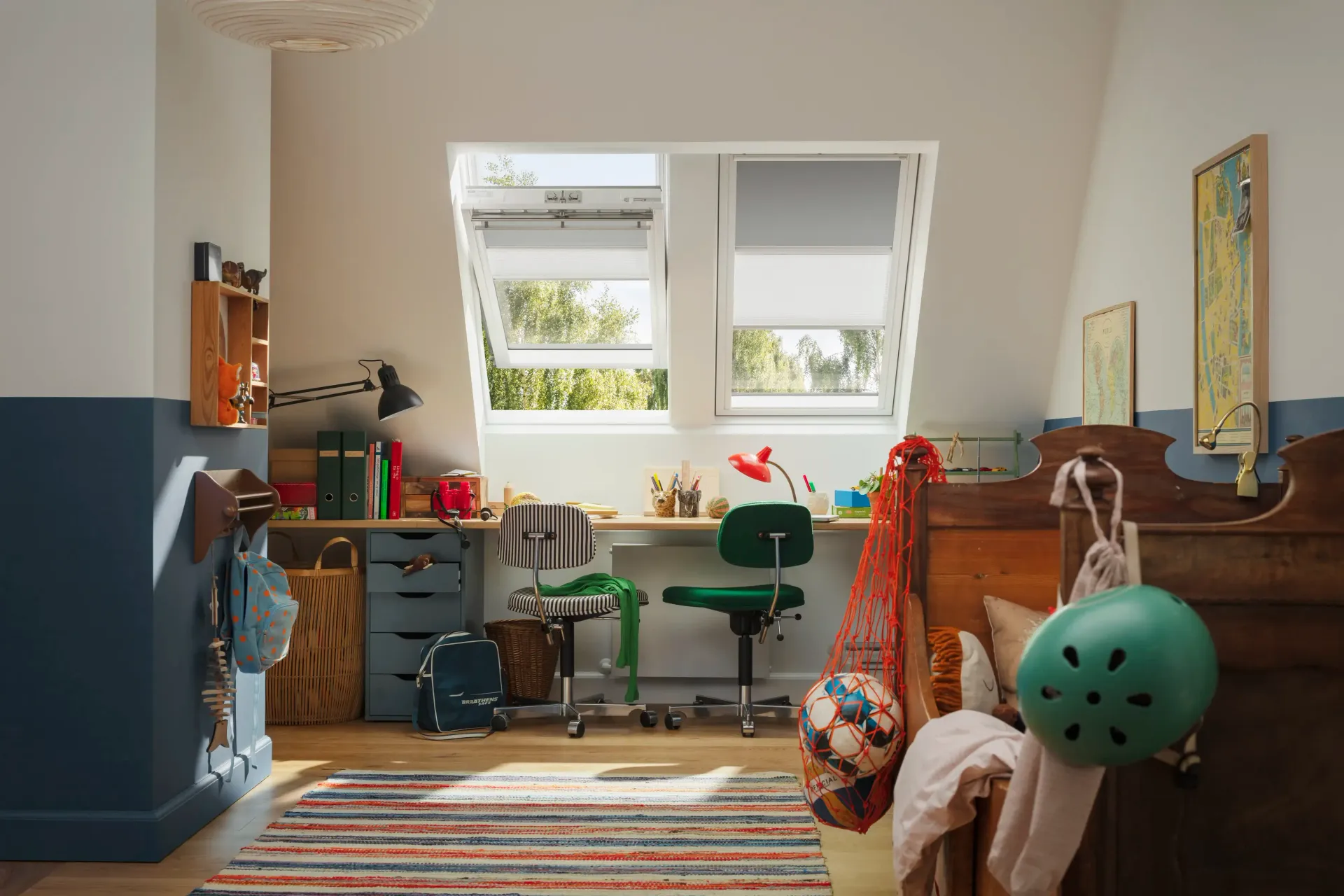 Un installateur de fenêtre detoit en vérifie l'étanchéité