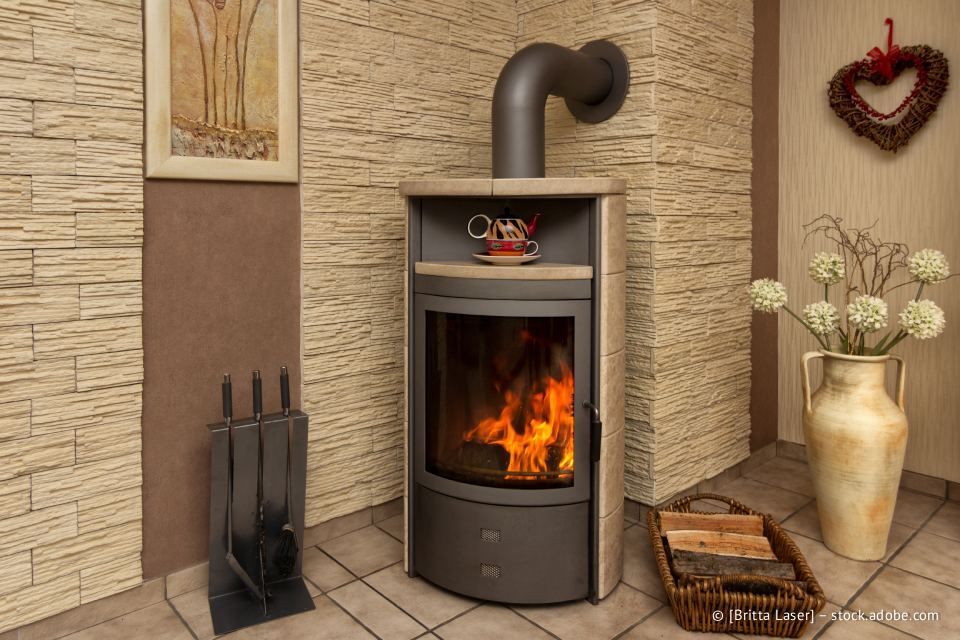 Stahlträger, die diagonal gestapelt sind und einen T-förmigen Querschnitt bilden.