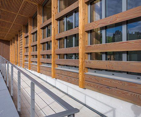 Bâtiment avec bardage bois