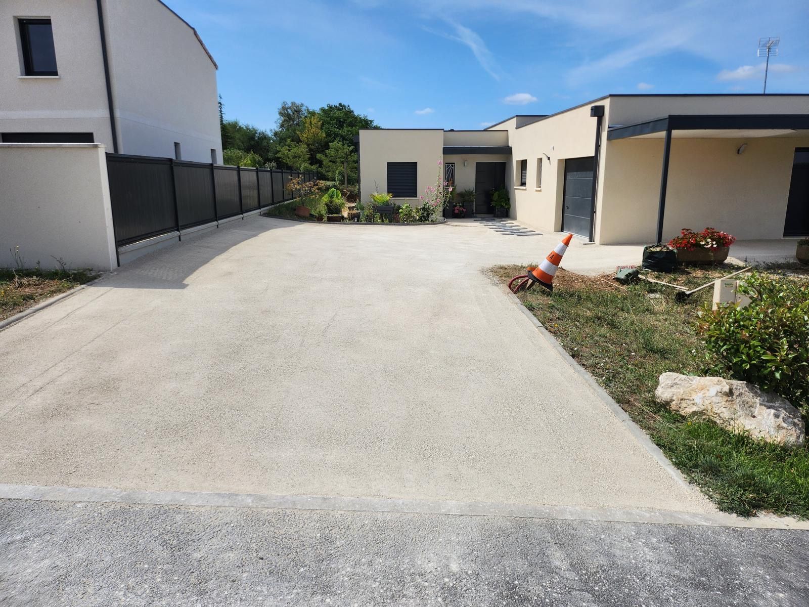 Un parking pratique devant la maison