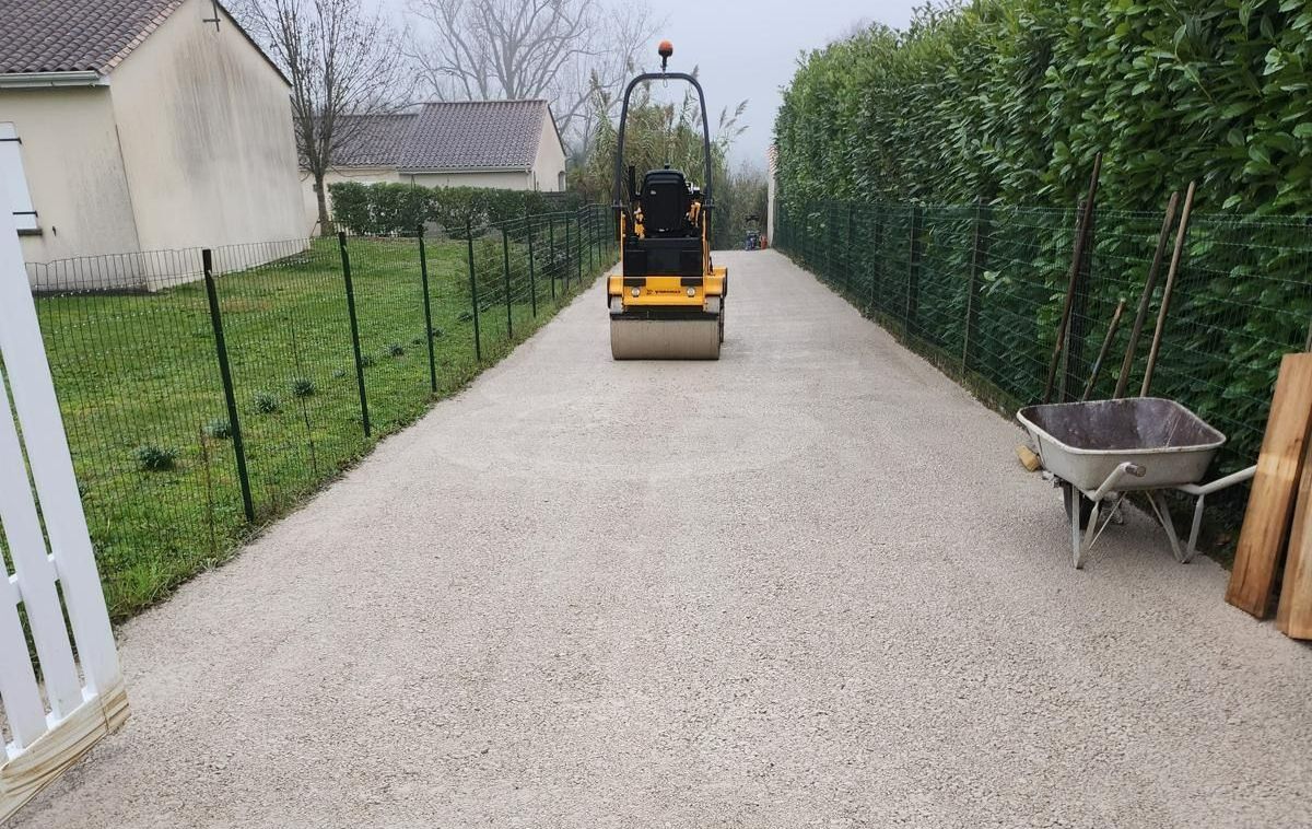 Un cylindre compacte un chemin d'accès