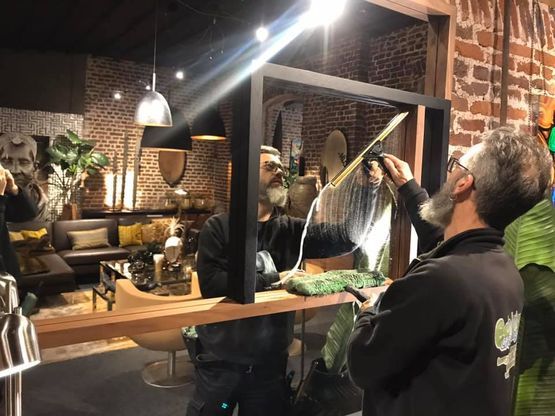 Nettoyage de miroirs par l'équipe Ecologic Cleaning