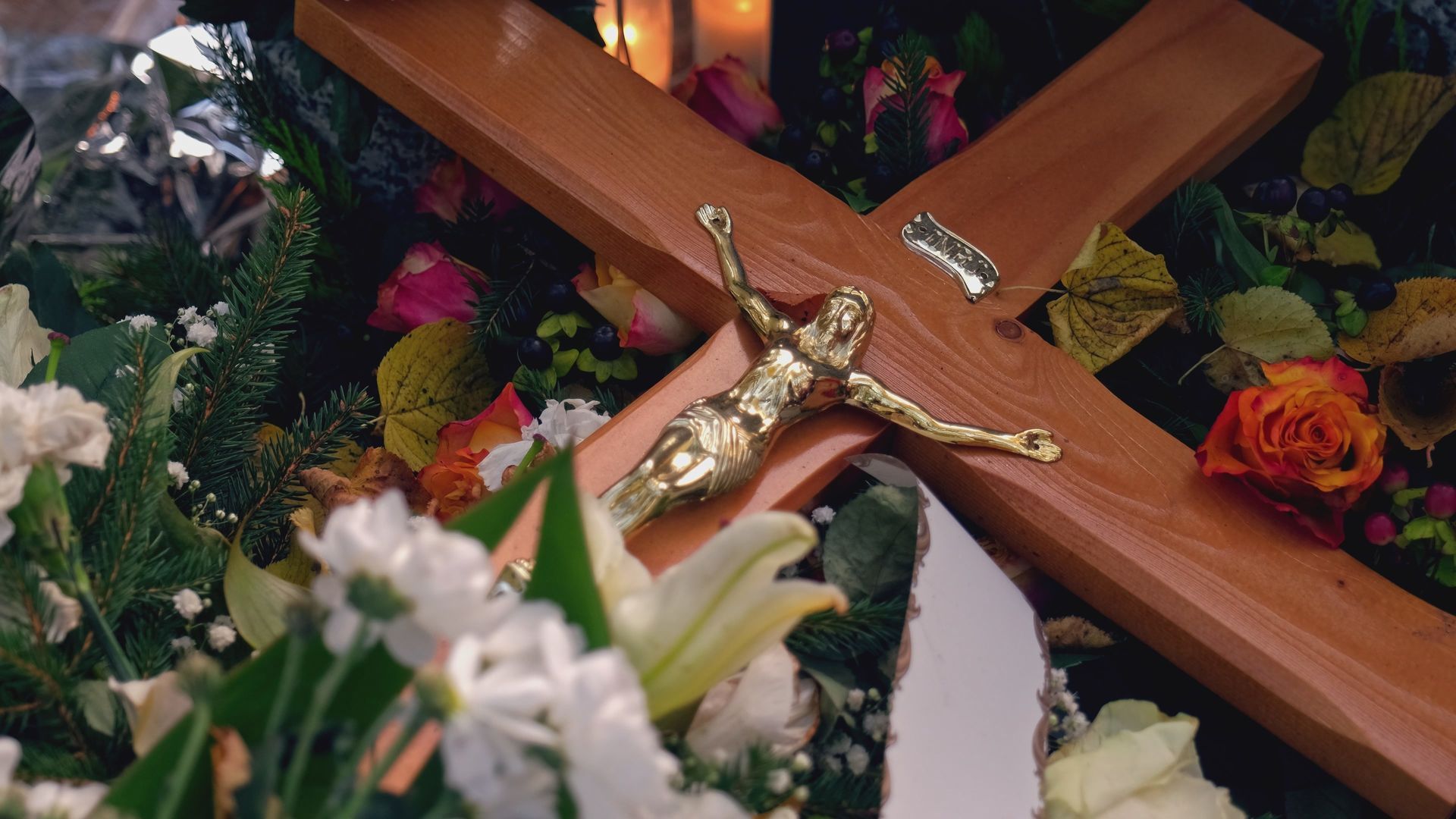 Rolf Knoben Beerdigungsinstitut - Unterschreiben von Dokumenten