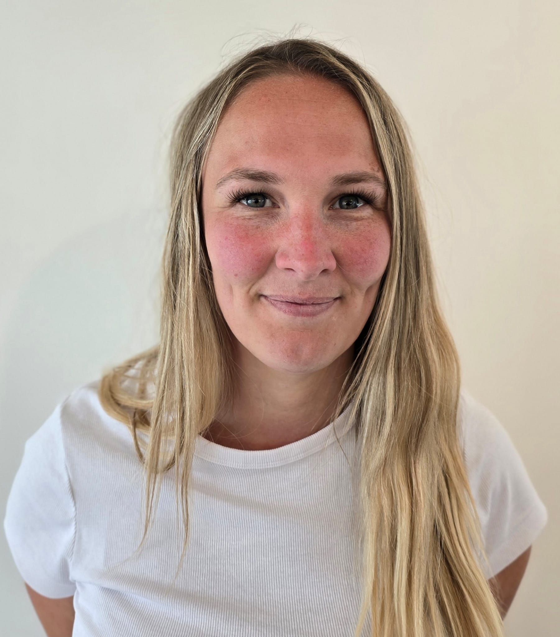 Julia - Sales Executive