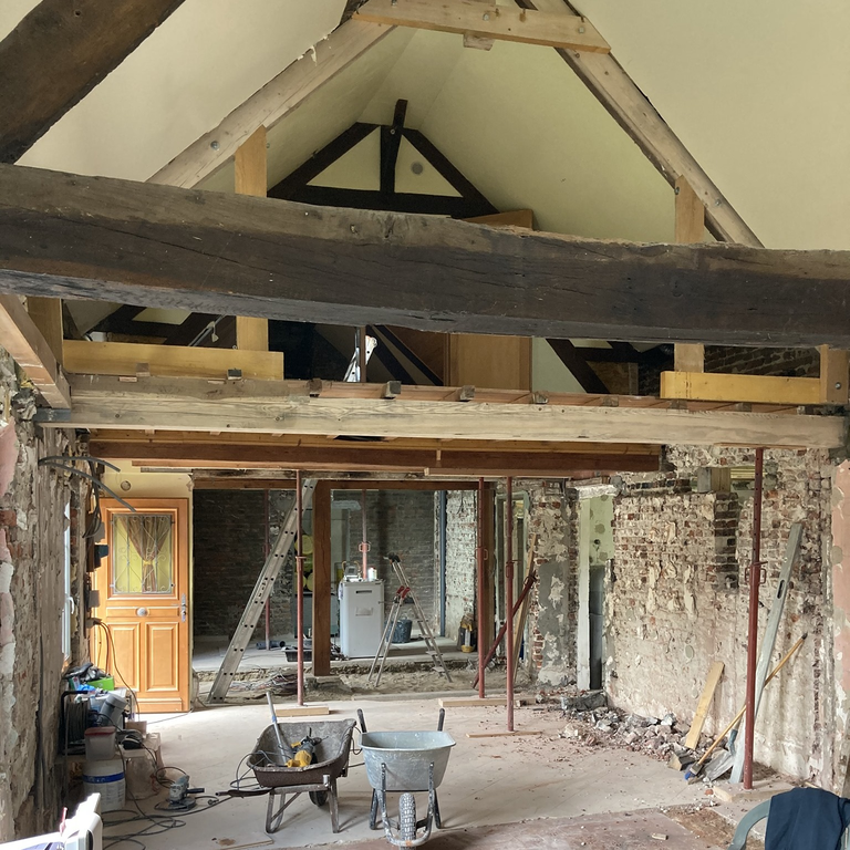 Travaux en cours dans pièce à vivre