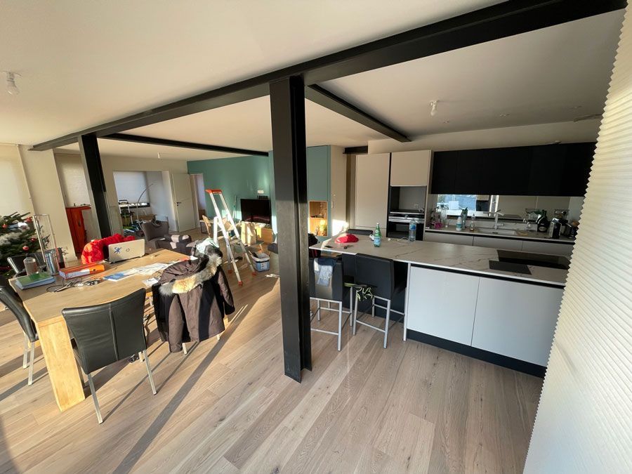 Cuisine ouverte sur la pièce principale de la maison