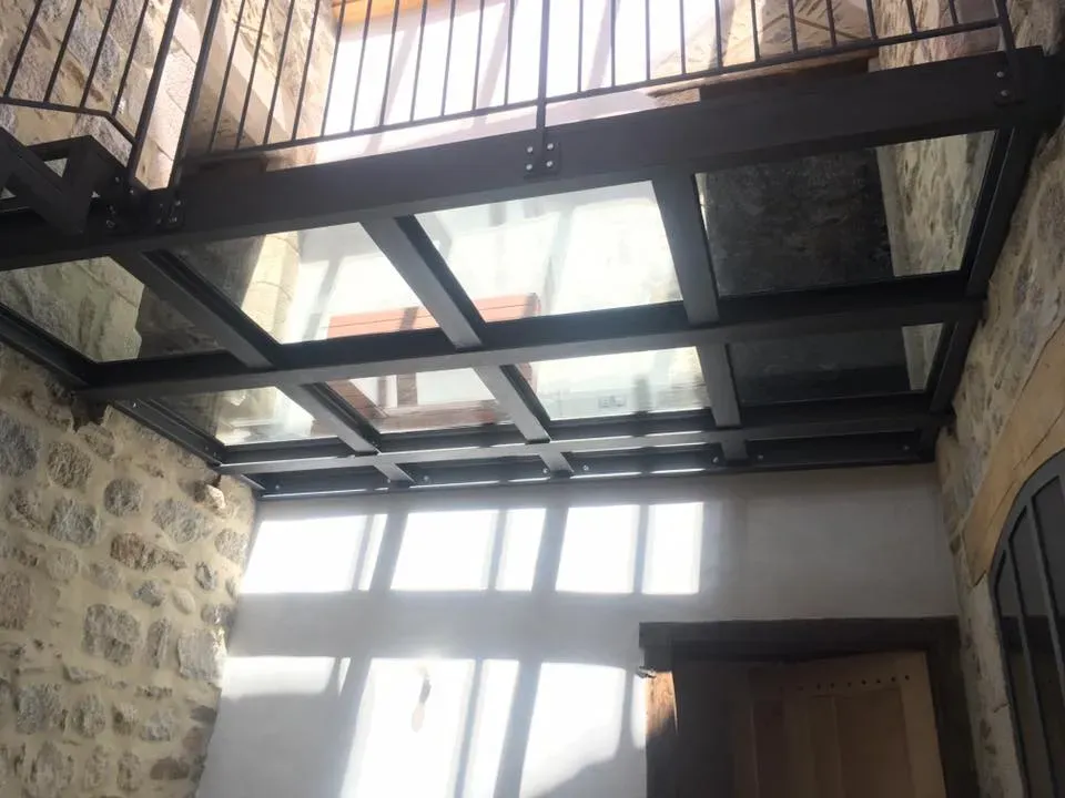 Escalier, garde-corps et plancher métal et verre 2