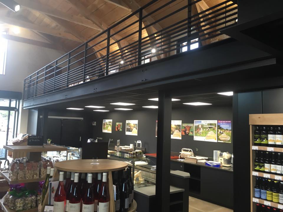 Mezzanine en métal noire - Epicerie Le Fromager les Hautes Terres  3