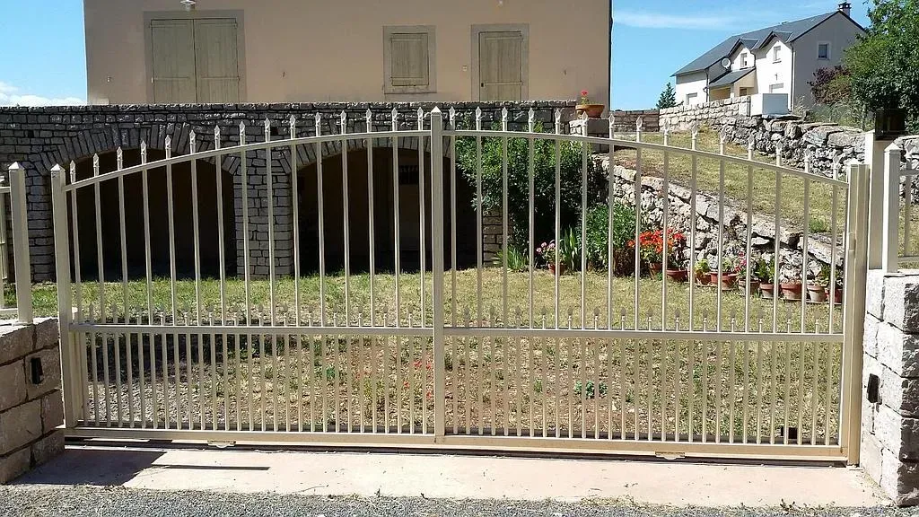 Portail et clôture type tradition 5