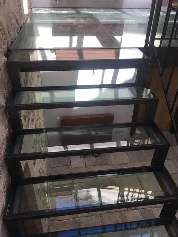 Escalier, garde-corps et plancher métal et verre 5