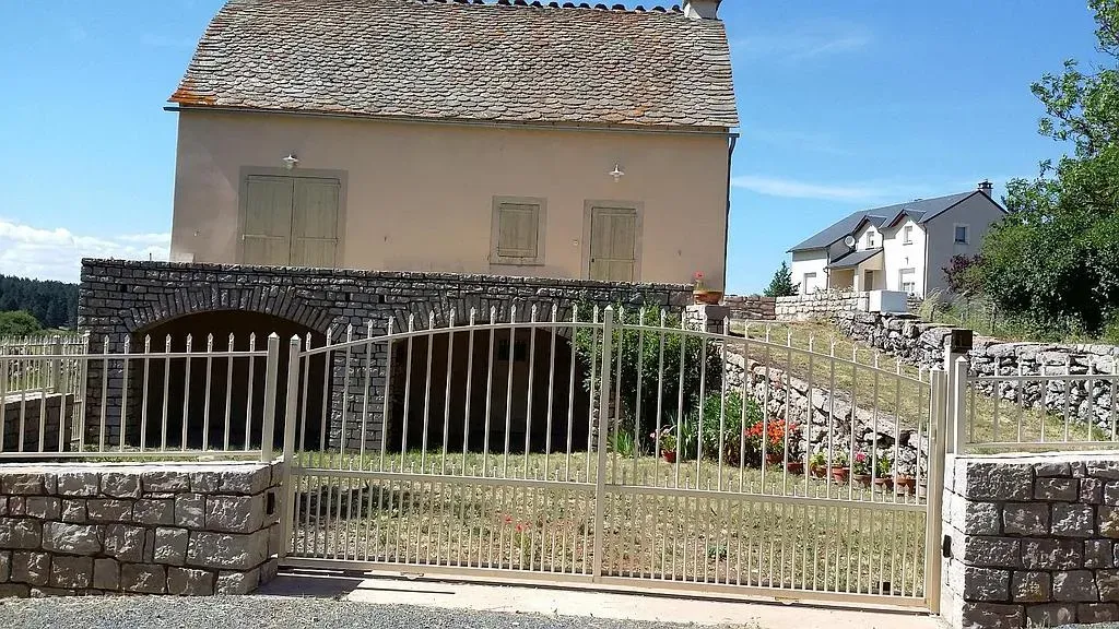 Portail et clôture type tradition 3