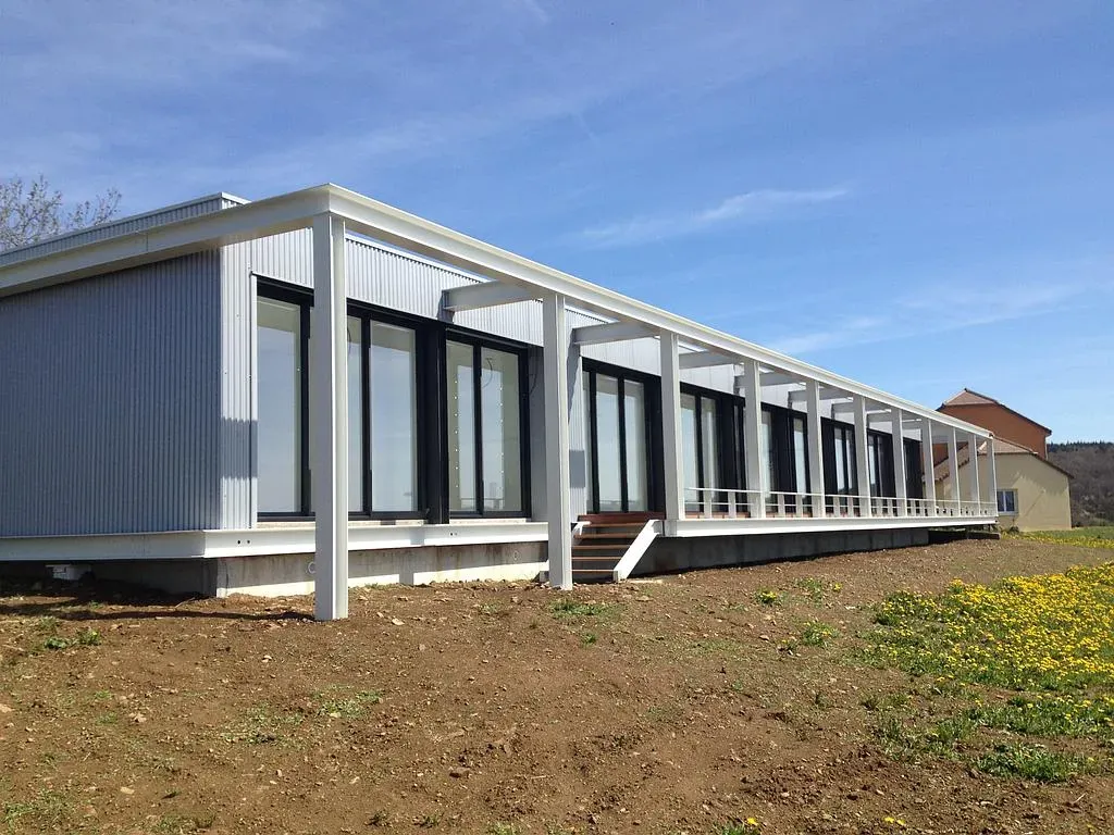 Maison individuelle moderne en bardage métal 3