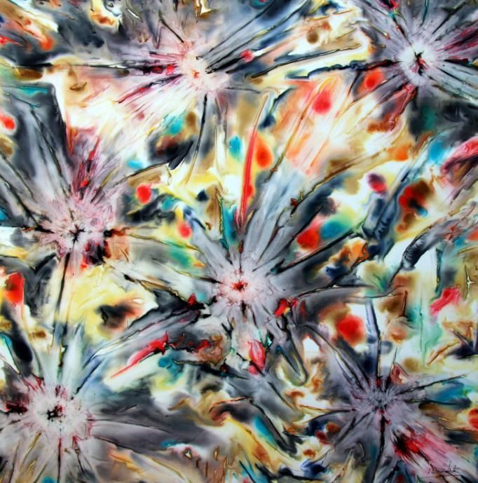 Patrón floral abstracto con estallidos de color: rojo, turquesa, amarillo y gris sobre un fondo blanco.