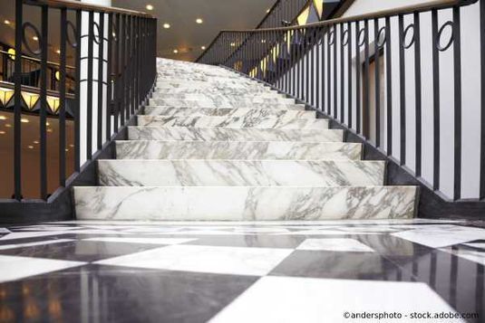 Treppe aus Naturstein von der Bongiovanni GmbH