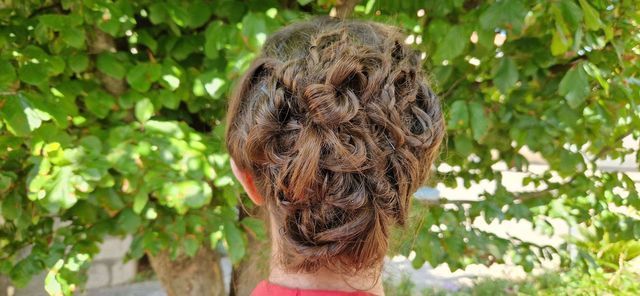 Chignon avec cheveux tressés et entortillés