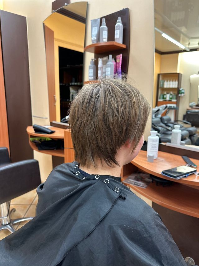 Dégradé sur cheveux courts châtains