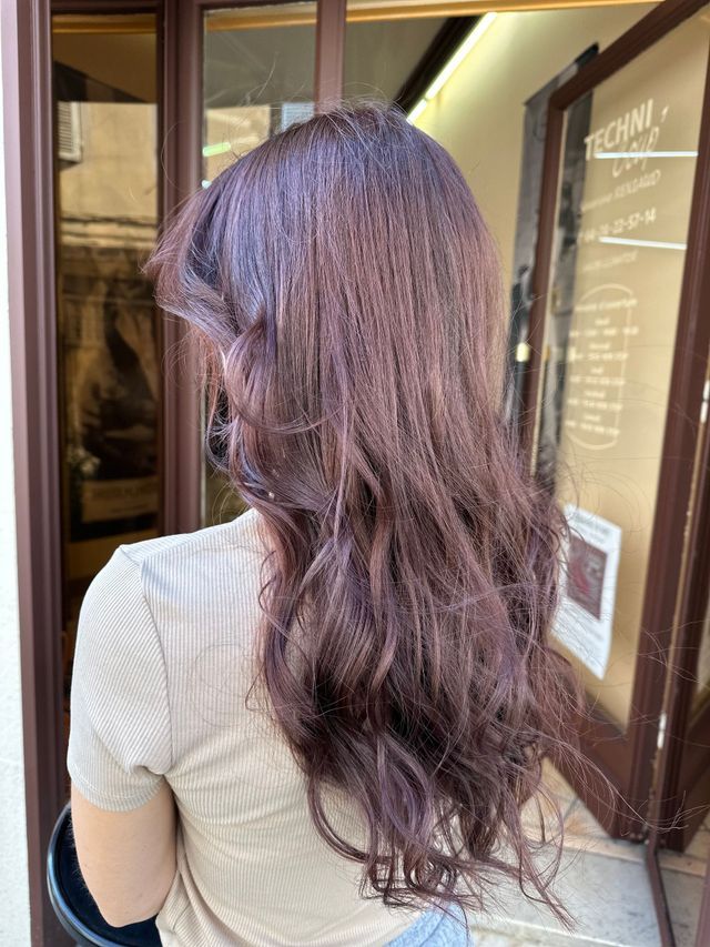 Cheveux longs colorés, vue de dos