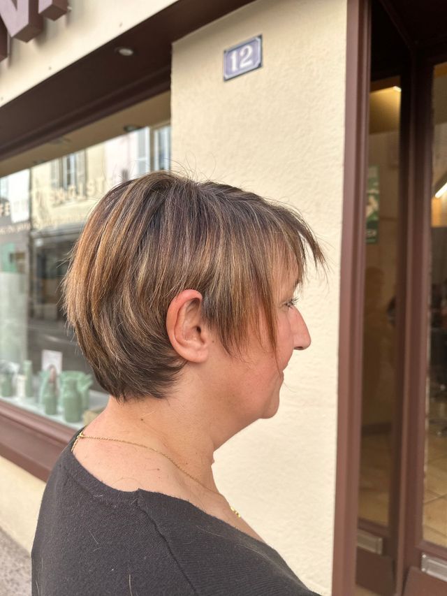 Carré dégradé avec mèches