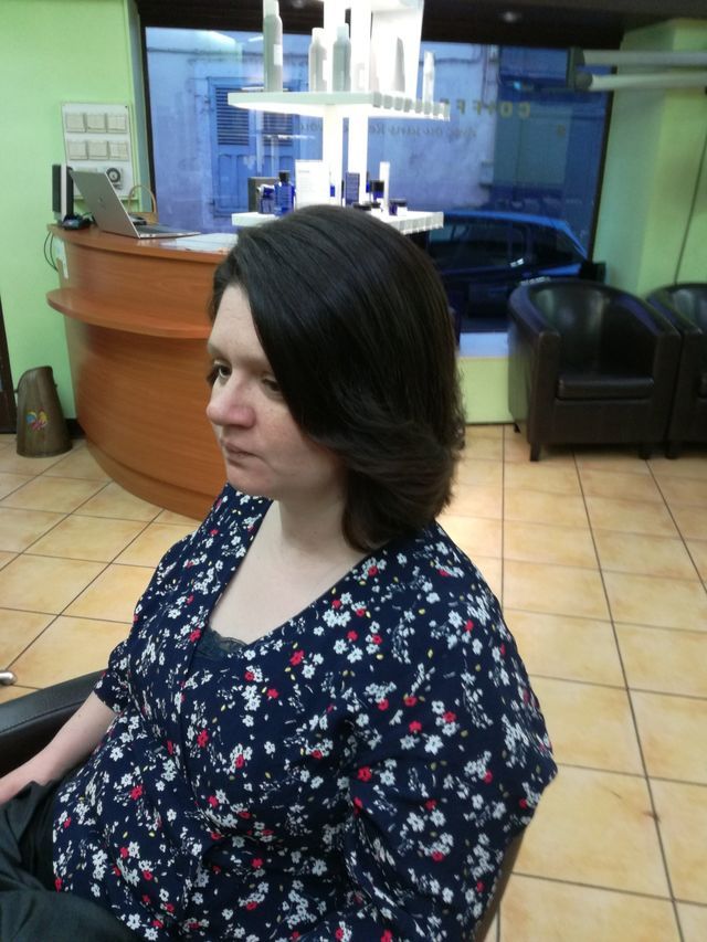 Cheveux bruns mi-longs avec dégradé