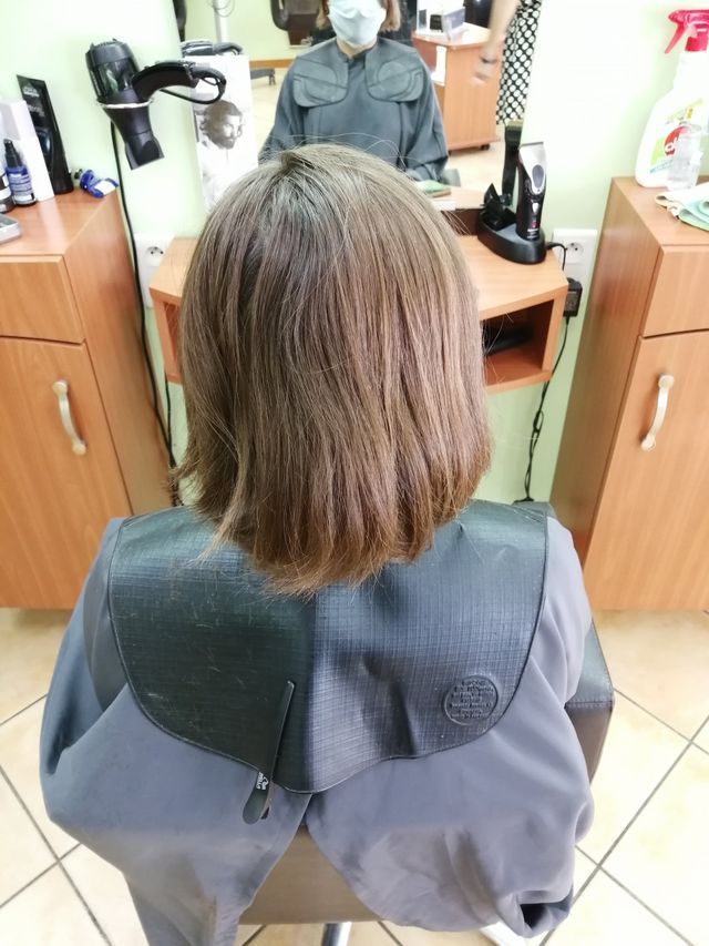 Cheveux châtains au carré