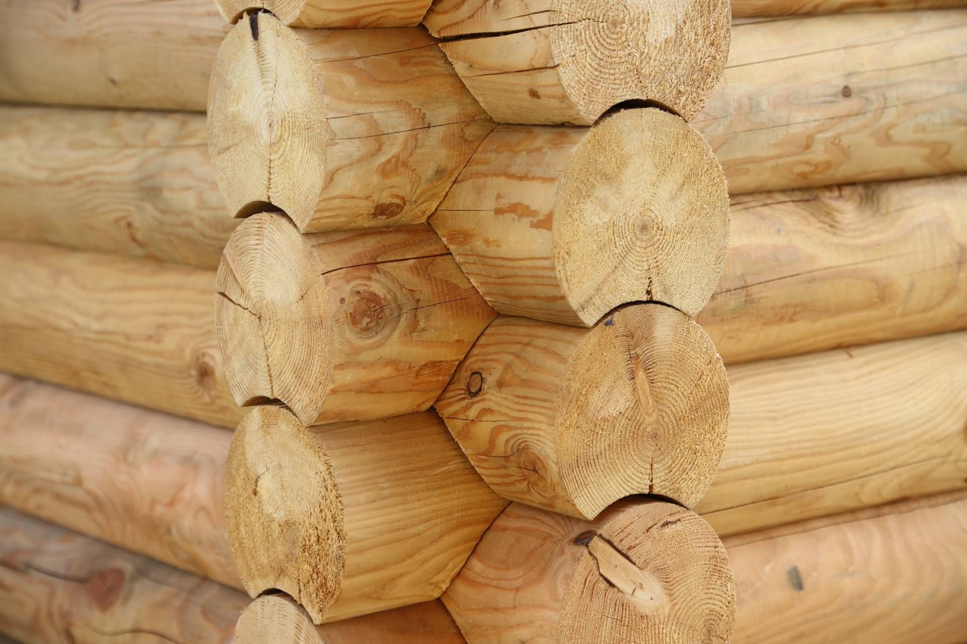 Großer heller Neubau