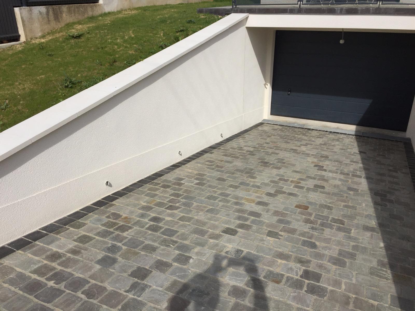 Allée de garage en pavé grès ancien