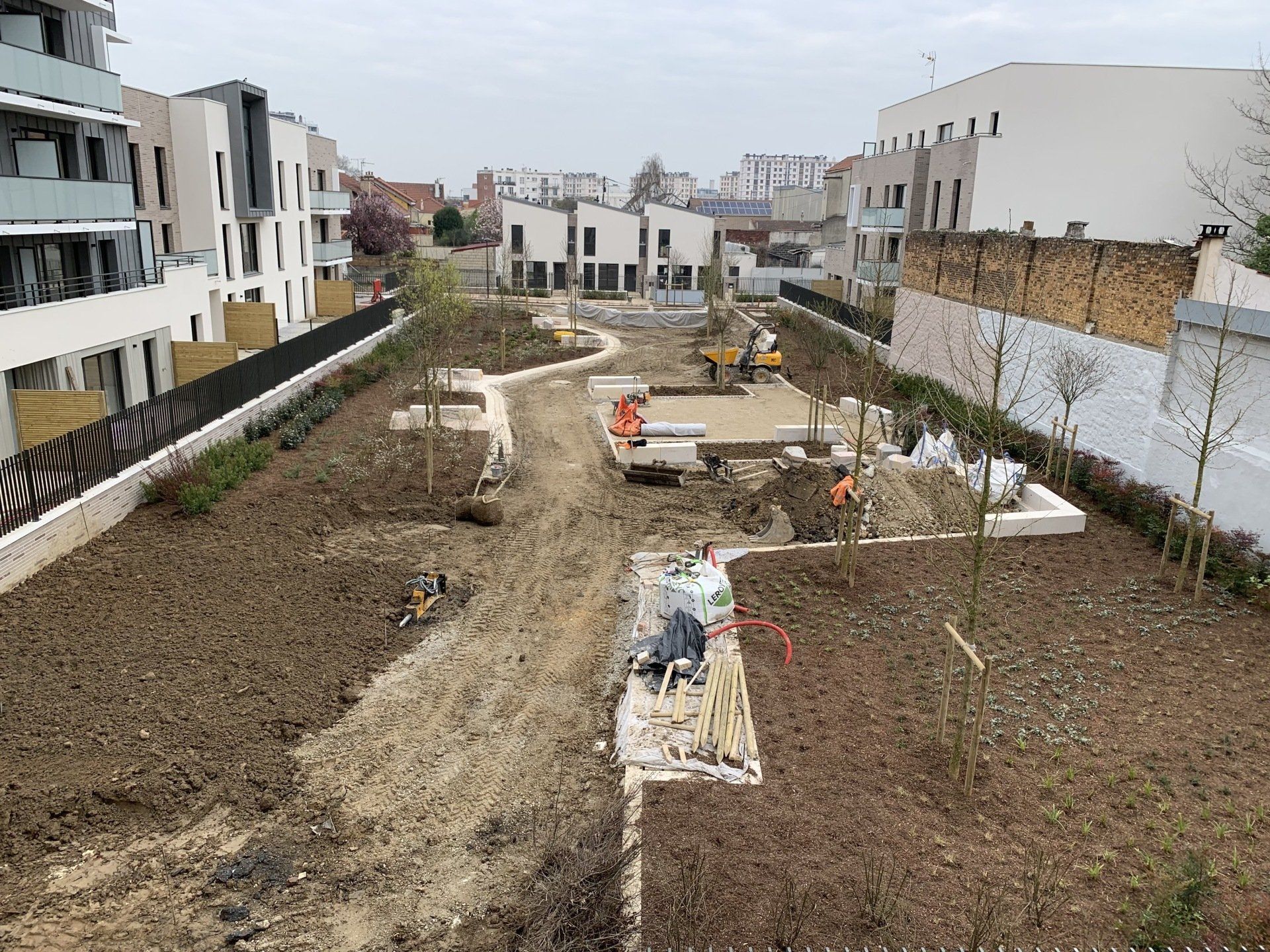 Aménagement urbain en cours de construction