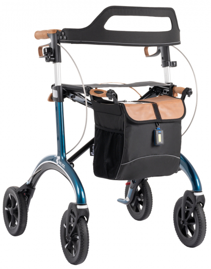 Blau-silberner Rollator mit schwarzen Rädern, einer braunen Tasche und Handauflagen für die Mobilität von Senioren.