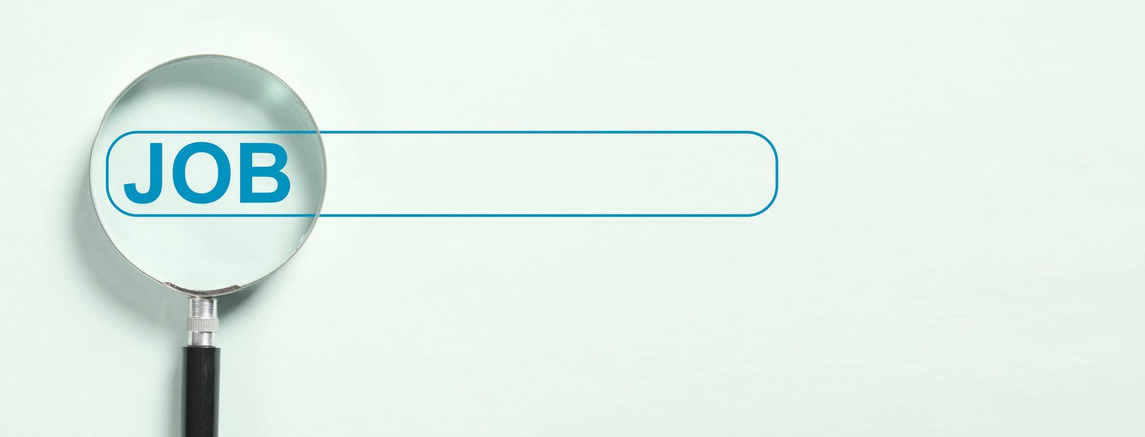 Lupe über einer Suchleiste mit dem Wort „JOB“ in Blau; hellblauer Hintergrund.
