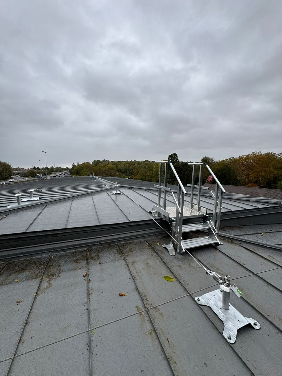 Un saut-de-loup pour passer deux marches.